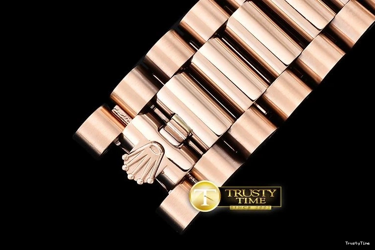 1230 RDD0218A – DayDate 40mm Casual 690